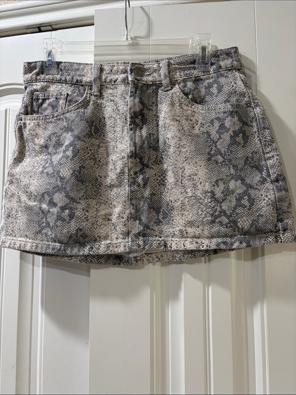 Snake-Print Mini Skirt in Gray and White